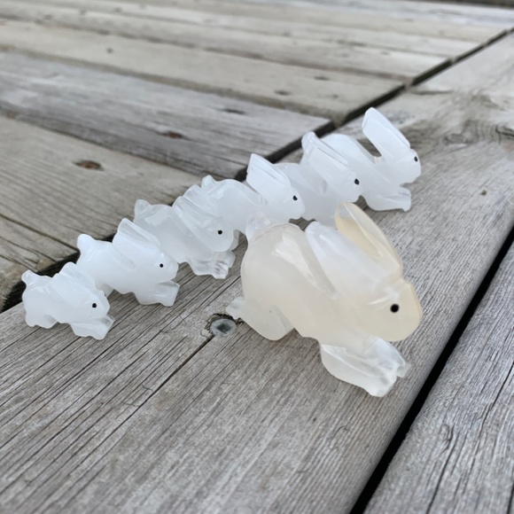 Vintage Hand-carved Stone Rabbits Family - Picture 4 of 4